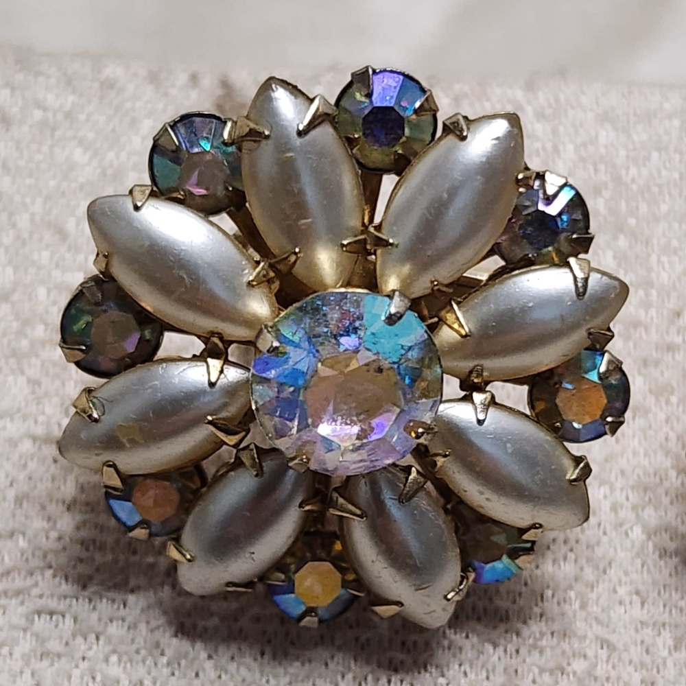 CORO MID-CENTURY SUNBURST REG. NUMBER CLUSTER EARRINGS MADE IN ENGLAND - Picture 4 of 16